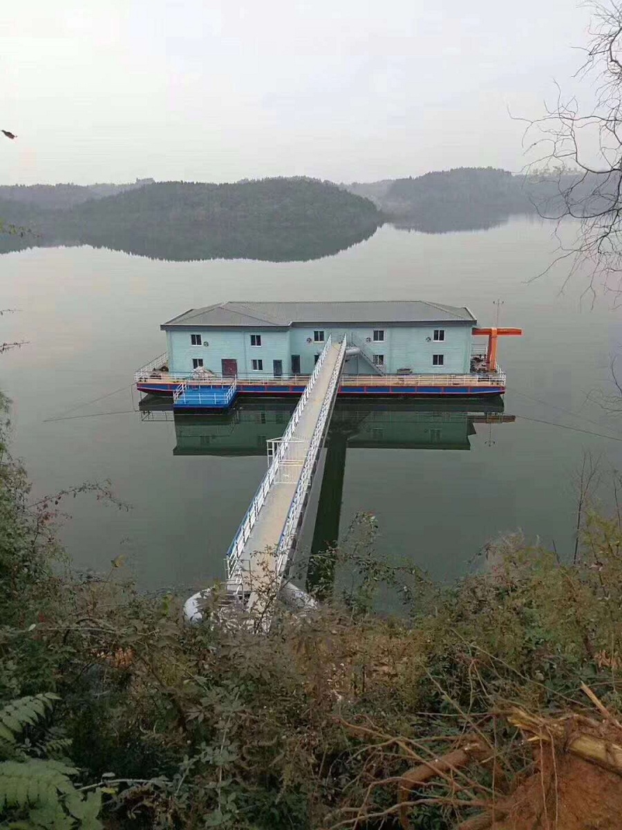 绵阳水务集团燕儿河水厂取水浮船.jpg